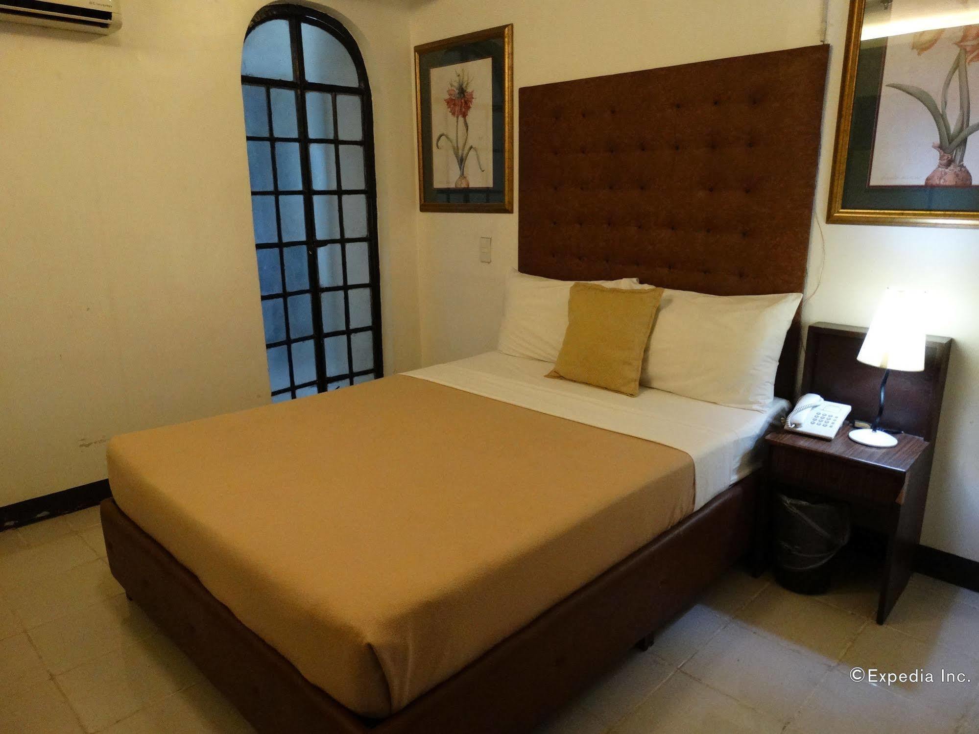 Silver Oaks Suites & Hotel Manila Kültér fotó